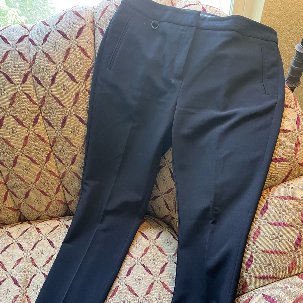 Classic Adrianna Papell black dress slacks. Straight leg. Slash pockets. Size 6